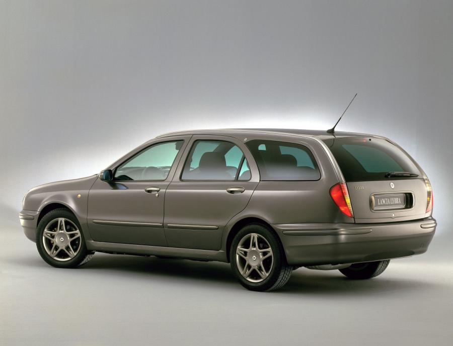  Lancia Lybra SW 1999 года  (фото 34 из 57)